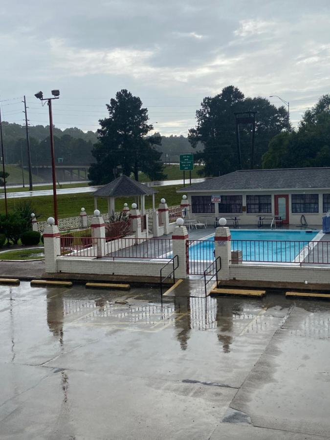 Americas Best Value Inn Meridian Bagian luar foto