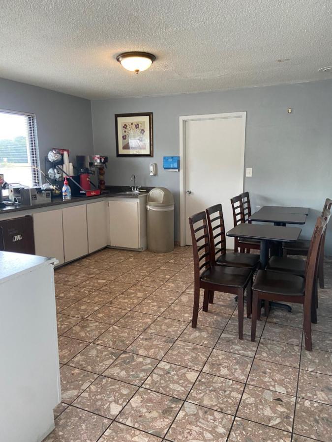 Americas Best Value Inn Meridian Bagian luar foto