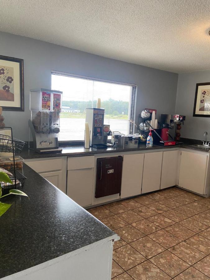 Americas Best Value Inn Meridian Bagian luar foto