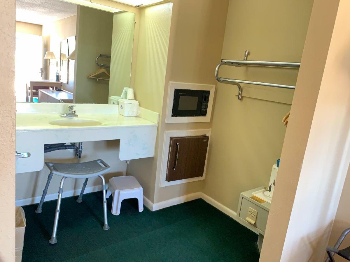 Americas Best Value Inn Meridian Bagian luar foto